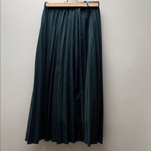 Chic Forest Dark Green Pleated Maxi Skirt